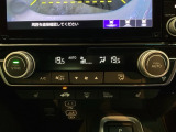 オートエアコンで、毎日のドライブを快適に。温度、風量を自動で調整し、理想的な車内環境を提供します。プラズマクラスター技術搭載の、フルオートエアコン。空気の浄化や脱臭に効果があります。