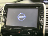 【メーカー純正ナビ】インテリアに溶け込むスタイリッシュな「専用設計」メーカーナビを装備♪視認性や操作性など基本性能にも優れ、より上質なカーライフをお楽しみいただけます。