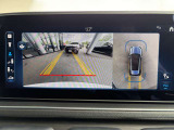 360&deg;カメラシステムを装備。車両周囲を確認しやすく、駐車時の安心感を高めます。
