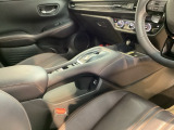 運転席周辺のスマートなレイアウトが、操作のしやすさを実現。快適なドライブをサポートします。