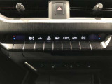 左右独立温度コントロールフルオートエアコンです。運転席、助手席それぞれで独立して温度設定ができます。冷え性の方が乗っても安心ですね♪