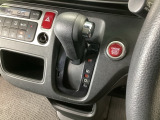 オートマチックシフトレバーは、手になじみ操作しやすい形状で安全運転にもつながります♪