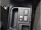 VSC(Vehicle Stability Control)付です。 横滑りを防止する装置です。 万が一の時に作動する、安全のための装置です。