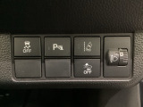 ハンドルの右側にはヘットライトリベライザーとHondaセンシング用のメインスイッチがついています。ヘッドライトリベライザーは道路状況や積荷の加重に応じてライトの高さを調節できます。