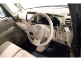 運転席周りは遊びにも通勤にも普段のお買い物にもピッタリ。日々のドライブに居心地のよいレイアウトです。