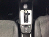 オートマチックシフトレバーは、手になじみ操作しやすい形状で安全運転にもつながります♪