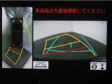 パノラミックビューモニター付きです。車両を上から見た様な映像を画面に表示。運転席からの目視だけでは見にくい、車両周辺の状況をリアルタイムでしっかり確認出来ます。