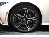 メルセデスの認定中古車「サーティファイドカー」では、万一お車が故障した場合も、ご購入後1年間もしくは2年間※は走行距離にかかわらずメルセデス・ベンツ正規サービスネットワークで無料修理いたします