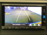 バックモニター付きで、車庫入れやバック時の後方確認をサポート。