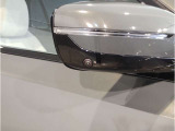 【BMWミラー】視認性の高いスタイリッシュなミラー。自動防眩機能も付いており夜間のドライビングをサポートします。