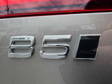 B5モデルはエンジンスタートが非常に静か。かつ発進時にもスターターモーターによるアシストがかかり滑らかで力強い走り心地です。プレミアムモデルにより相応しい仕上がりとなりました。