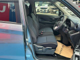 運転席シートリフター(ラチェット式)で、座面の高さも上下に動き、体格にあわせて調整ができます。