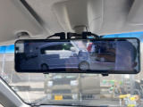 【デジタルインナーミラー】後席の大きな荷物や同乗者で後方が確認しづらい時でも安心!カメラが撮影した車両後方の映像をルームミラー内に表示。クリアな視界で状況の確認が可能です!