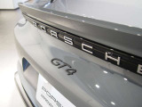 シルバー カラー「PORSCHE」ロゴ、サテン ブラック仕上げモデル名