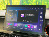 【ディスプレイオーディオ】お手持ちのスマートフォンとの連携で、ナビや音楽再生など各種アプリを使用可能。スマホに近い感覚でお使いいただけます♪