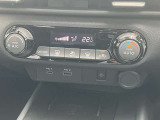 フルオートエアコン搭載。温度設定だけで、車内はいつも快適な空間を維持できます。