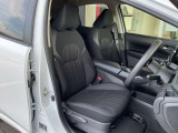 運転席もゆったりとお座り頂けます。