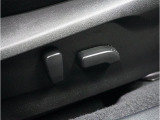 理想のシートポジションを叶えてくれる電動パワーシート。前後や高さの位置を自由に調整することができます。