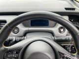 運転席の手元でシフトアップシフトダウンの操作が可能なパドルシフトを装備しています♪