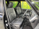 運転席シート廻りは使用感も少なく、良好な状態となっています。前オーナー様が丁寧に使っていたことがよくわかりますね。