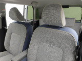 厚みがあって、座り心地のいいソファのようなシート。運転席も助手席もリラックスしてゆったりと座れます。