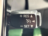 【クルーズコントロール】高速道路もラクラク走行。アクセルを離しても一定速度で走行ができ、長距離運転時の負担を軽減!加速・減速も簡単なスイッチ操作で調整できます。