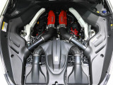 V8ツインターボエンジンからは、620cvのパワーを出力します。
