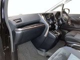 すっきりとしたデザインの内装は、さすがトヨタ車の上品さを感じます。