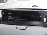 こちらのお車には先進安全装備が多数搭載されています。衝突被害を回避あるいは軽減するためのブレーキや、後方死角からの接近警報、車線逸脱を防止する警報装置など、詳しくはスタッフまでお尋ねください。
