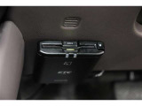 高速道路走行の料金所をノンストップで通過できるETCを装備!※ ETCカードのお申し込みも当社にお任せ下さい!