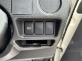 オートマチックハイビームとは、先行車や対向車のライトを認識し、ハイビームとロービームを自動で切り替える機能です。夜道の視界を確保します。詳細は販売店スタッフまでおたずねください。