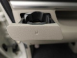 カップホルダーは運転席や助手席からちょうど手の届く位置です!!