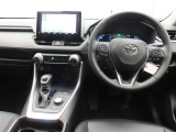 ぜひ展示車の運転席に座ってみてください。