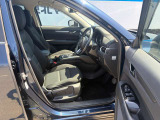 人間工学に基づいた設計で、理想的な運転姿勢を常にキープします。Ergonomic design maintains your ideal driving posture.