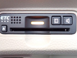 ■【ETC車載器】が装備されています。セットアップをしてお渡しとなり、ETCカードを差し込むだけで高速道路の利用が可能です。
