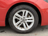 【純正ホイール】純正設計ならではの美しいデザインと精密な仕上げで、車両全体のスタイリングを引き立てます。