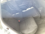 後部座席をたたむとダイブダウンするので荷室とほぼフラットになります