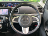 インテリアに合わせたデザインのステアリングは、運転される方のことも考え、運転しやすい形状、大きさです。是非一度、実際に触ってお確かめください。