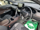 高いホールド性で運転姿勢が安定します。長距離ドライブでも疲れにくいのが魅力です。快適なドライビングライフをお送りください♪