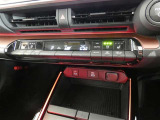 運転席と助手席には寒い時にうれしいシートヒーターが装備されてます。