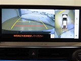 パノラミックビューモニター付きです。車両を上から見たような映像をディスプレイオーディオ画面に表示。運転席からの目視だけでは見にくい、車両周辺の状況をリアルタイムでしっかり確認できます。