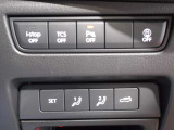 【2Wayドライビングポジションメモリー機能】お二人のシートパターンを記憶することができますので、運転時はボタン一つでシート調節できますね。