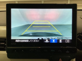 バックでの車庫入れも安心です!リアカメラが付いているバックモニター付のナビを装備しております。操作線もついており距離感も画面から確認できます。