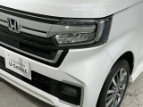 LEDヘッドライトは、点灯の瞬間から最大光量を発揮し、突然暗くなるトンネルなどでの安定感を高めます。