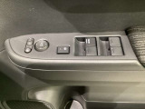 パワーウインドウは運転席でドア4枚とも上下の操作ができるようになっています。子供さんが勝手に操作できないようにロックすることも可能です。