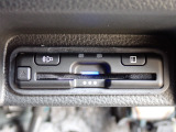 ■【ETC車載器】が装備されています。セットアップをしてお渡しとなり、ETCカードを差し込むだけで高速道路の利用が可能です。