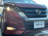【LEDヘッドランプ】鮮やかな白色光で、クリアな視界を確保するLEDヘッドランプ装備