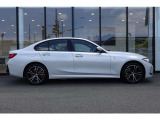 ドイツ本社と同様の教育を受けたBMW専門のメカニックが、徹底的にチェック致します。その保証料が車両本体価格に含まれております。0078-6002-582225 BPS姫里へ