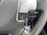 レーンディパーチャーアラートとは車線または走路からの逸脱の可能性を警告すると共に、車線または走路からの逸脱を避けるためのハンドル操作の一部を支援する機能です。詳細は販売店スタッフまでおたずねください。
