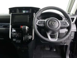 運転席周りです!内装も非常にきれいです!最新装備もいろいろ付いているので安心して運転いただけますよ♪